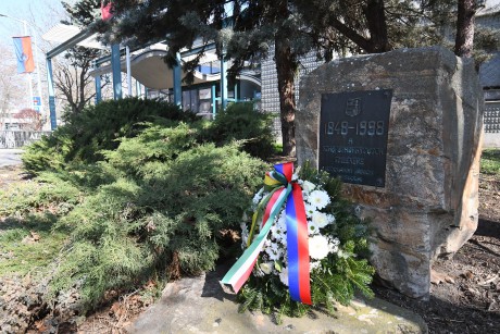 Csendes koszorúzásokkal emlékeztek a 1848-49-es forradalom és szabadságharcra